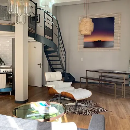 Charming In The Chartrons District *