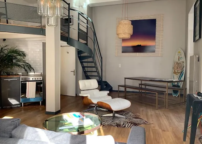 Charming In The Chartrons District *