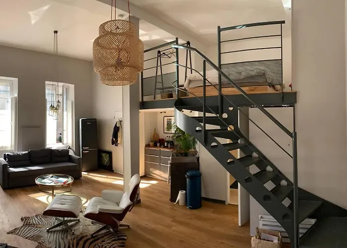 Charming In The Chartrons District